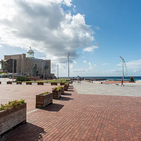 A 3 Min Playa Canteras *